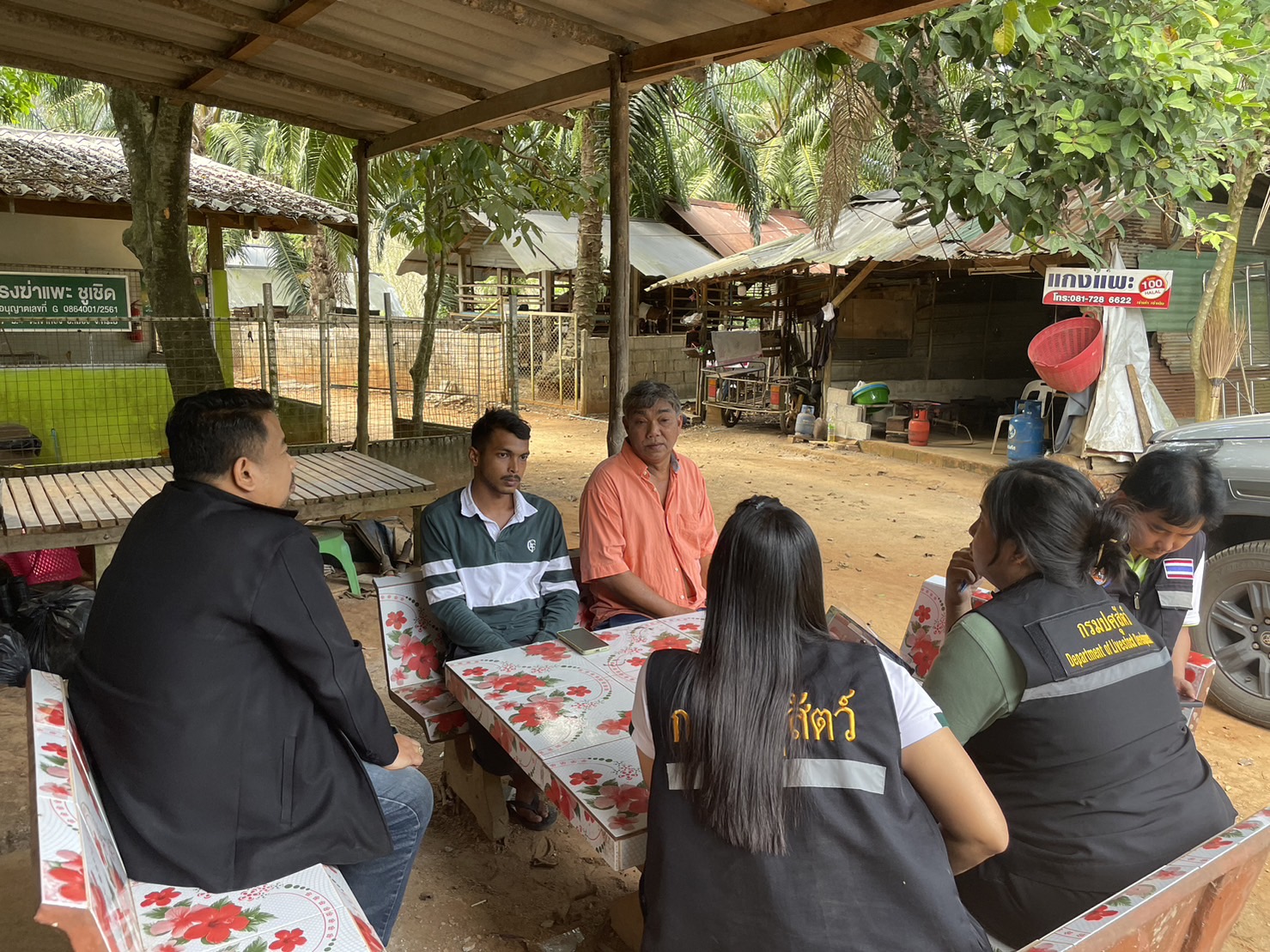 ลงพื้นที่ร่วมกับปศุสัตว์จังหวัดกระบี่ ตรวจประเมินโรงฆ่าสัตว์ หมู่ที่ 4 บ้านน้ำโครมโครม ตำบลเขาทอง