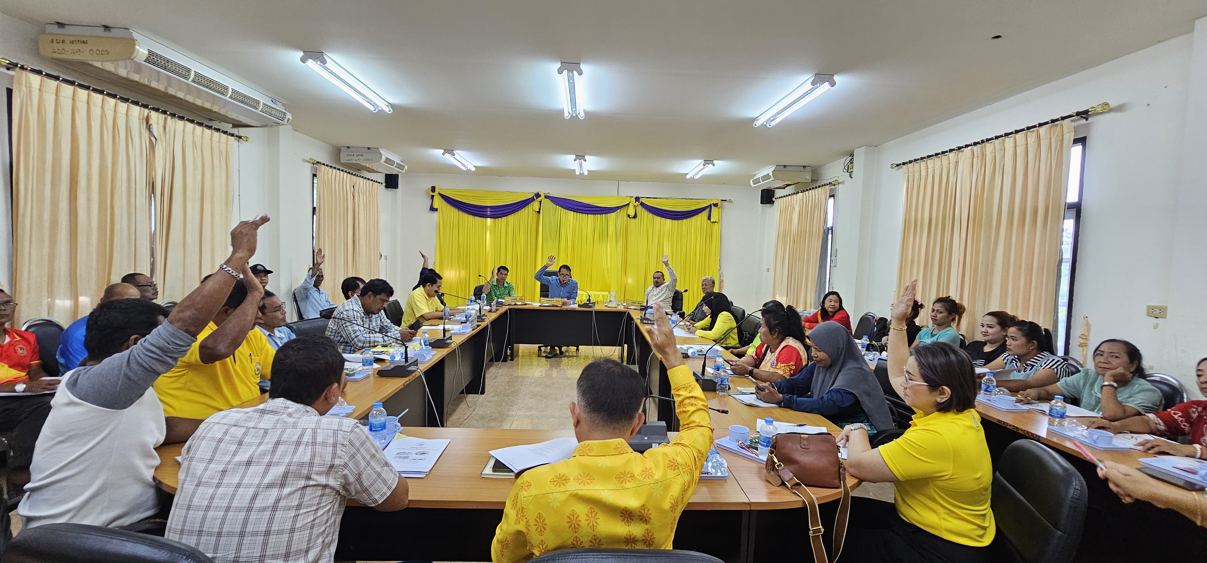 ประชุมคณะกรรมการพัฒนาท้องถิ่น หรือประชาคมท้องถิ่น