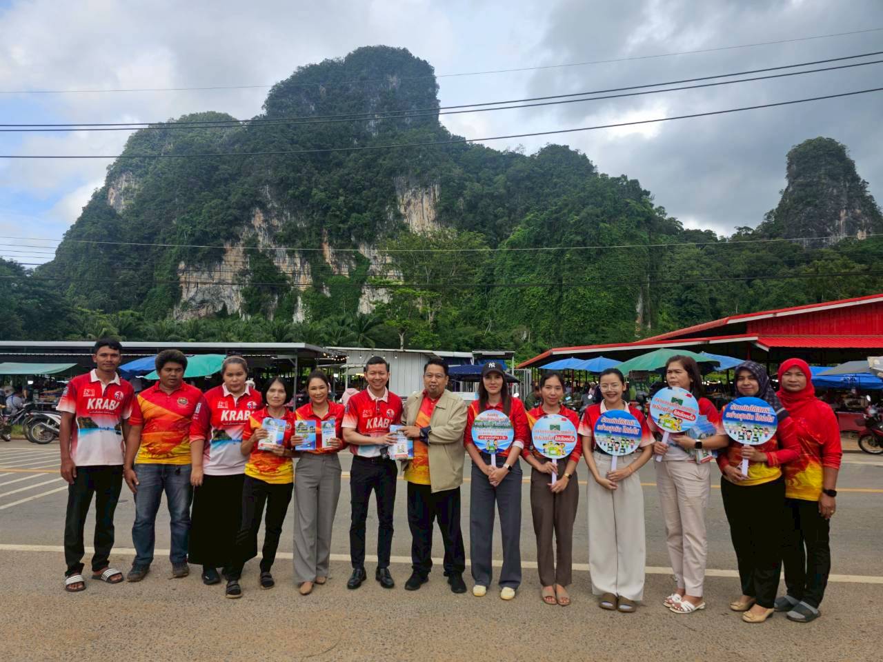 ลงพื้นที่ประชาสัมพันธ์การเลือกตั้ง นายกองค์การบริหารส่วนตำบลเขาทอง เพื่อเชิญชวนประชาชนในพื้นที่ตำบลเขาทอง