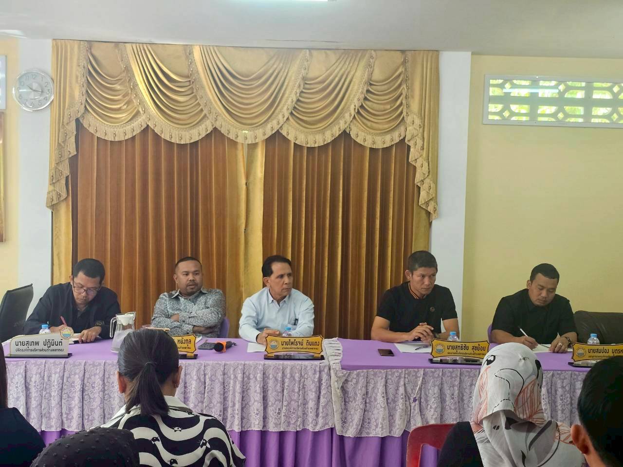 ประชุมประจำเดือนพนักงาน อบต.เขาทอง